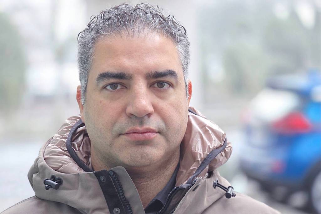 Iranian-Canadians struggling to connect with relatives in their homeland