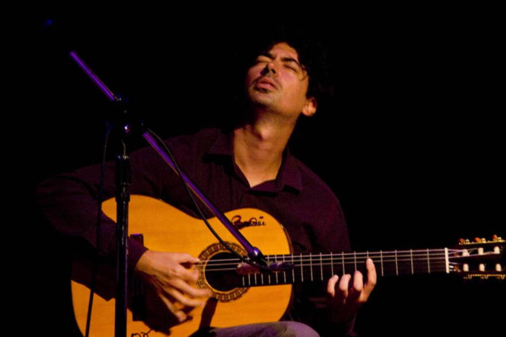 Master flamenco guitarist Josue Tacoronte sells out Parksville concert